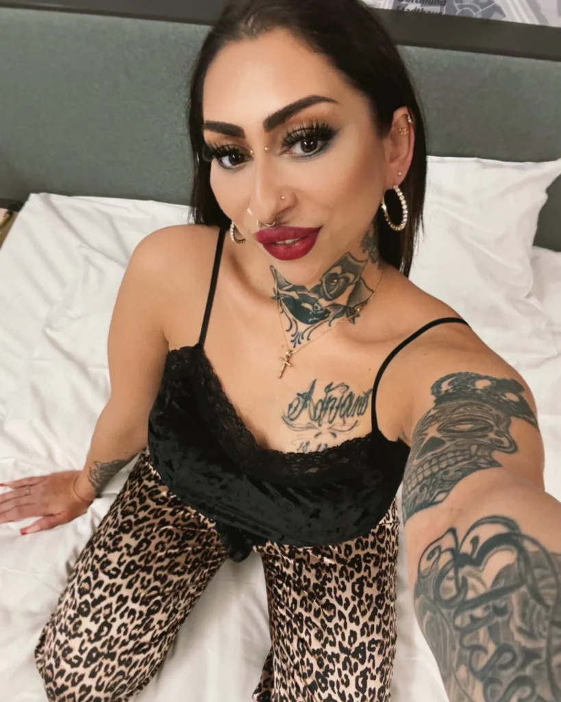 pinkerbell selfie hot